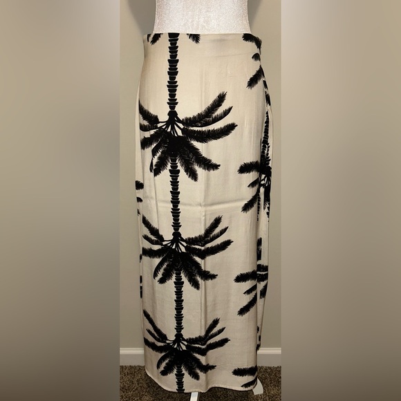 H&M Women’s Long Tropical Skirt - Picture 1 of 3